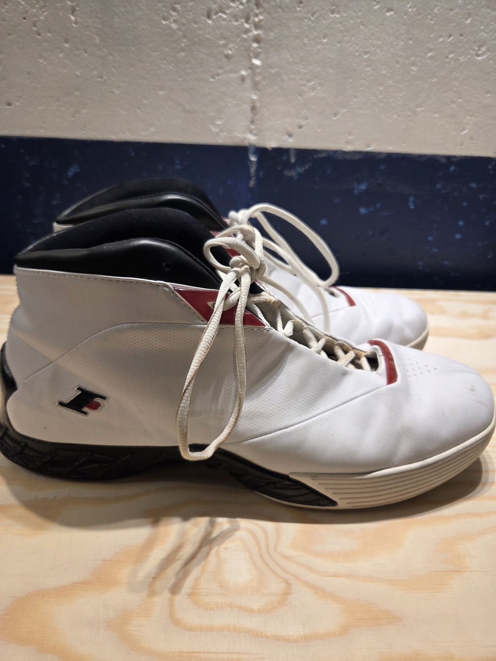 Vintage 2000s Reebok Allen Iverson I3 Playoff 2 Basketball Shoes (Size 13)
